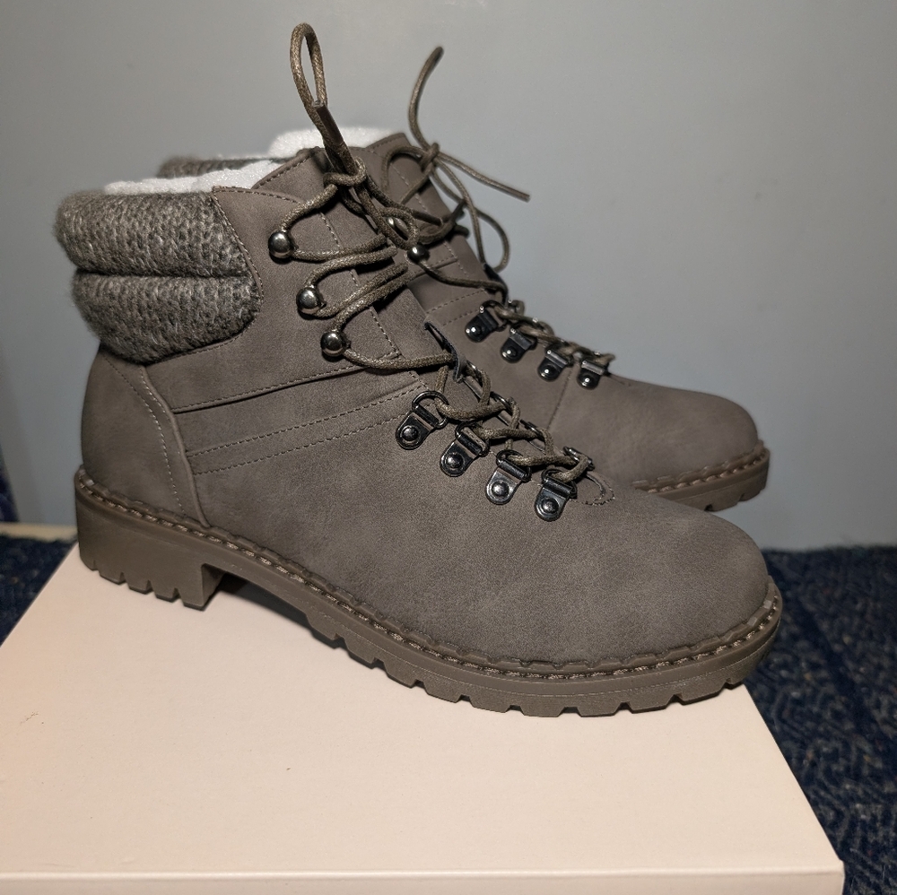 JustFab Raylyn Booties, New In Box, Grey, Size 8